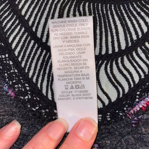 Time and True cover up. Black floral kimono One size - Picture 6 of 11